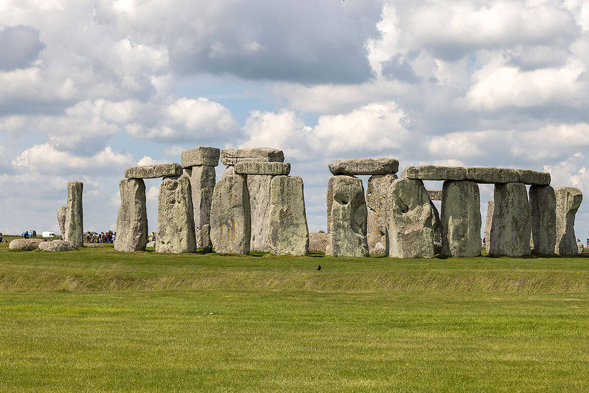 Attached picture 03 stonehenge england.jpg